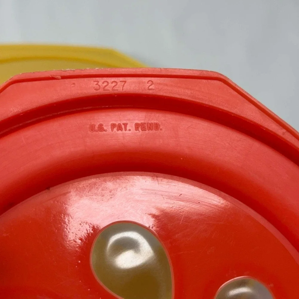 Vintage Rubbermaid Party Plan Lid Lot 3227 3228 Orange Yellow 6.5